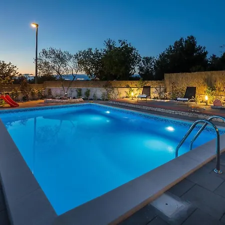 Ferienhaus Mit Privatpool Fur 6 Personen Ca 150 Qm In Bilice, Dalmatien Norddalmatien *
