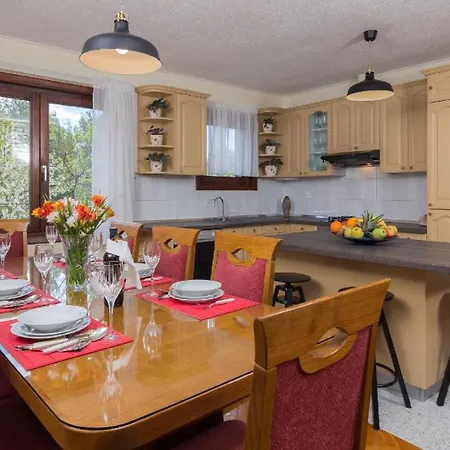 펜션 Ferienhaus Mit Privatpool Fur 6 Personen Ca 150 Qm In Bilice, Dalmatien Norddalmatien